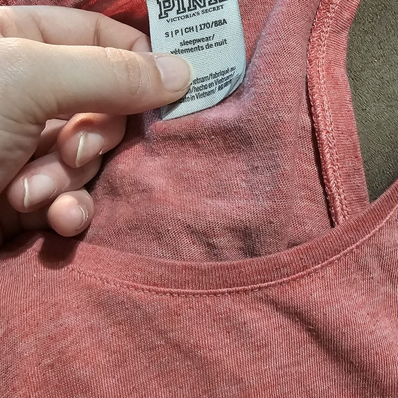 VS PINK tank tops - Picture 2 of 9